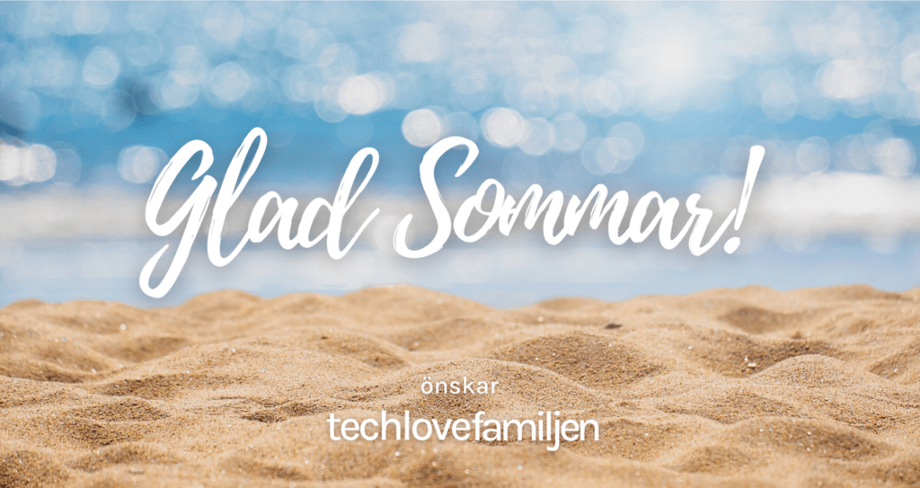 Bild på en strand med texten Glad sommar önskar techlovefamiljen